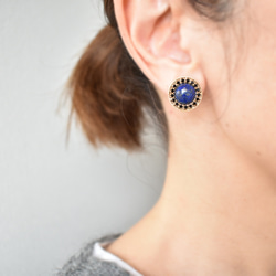 ラスト1☆ラピスラズリとブラッククリスタルガラスの一粒イヤリング /ピアス 誕生石 受注製作 クリスマス ブルー 4枚目の画像