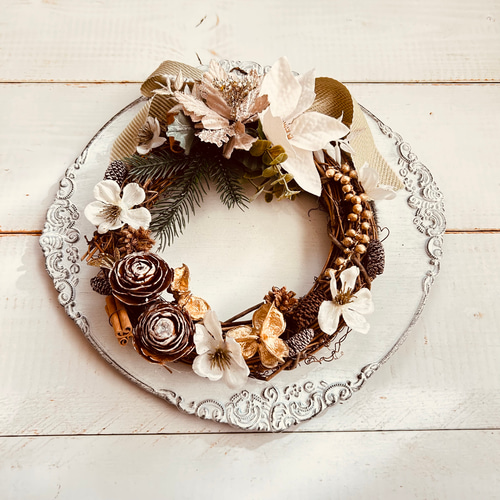 クリスマスギフトにも！ホワイトポインセチアとゴールドのクリスマス