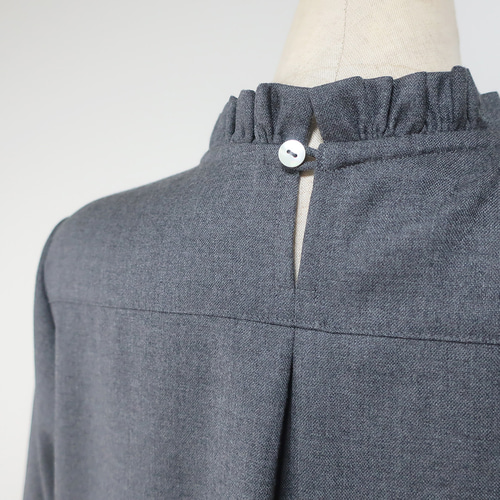 秋冬春まで【入学式・卒業式にも】❣️ウールのフリル襟ワンピース