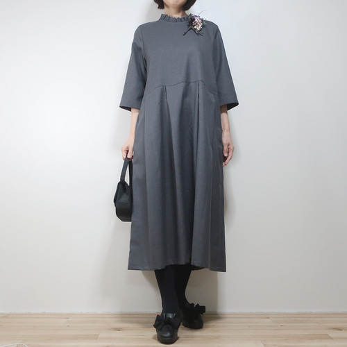 秋冬春まで【入学式・卒業式にも】❣️ウールのフリル襟ワンピース
