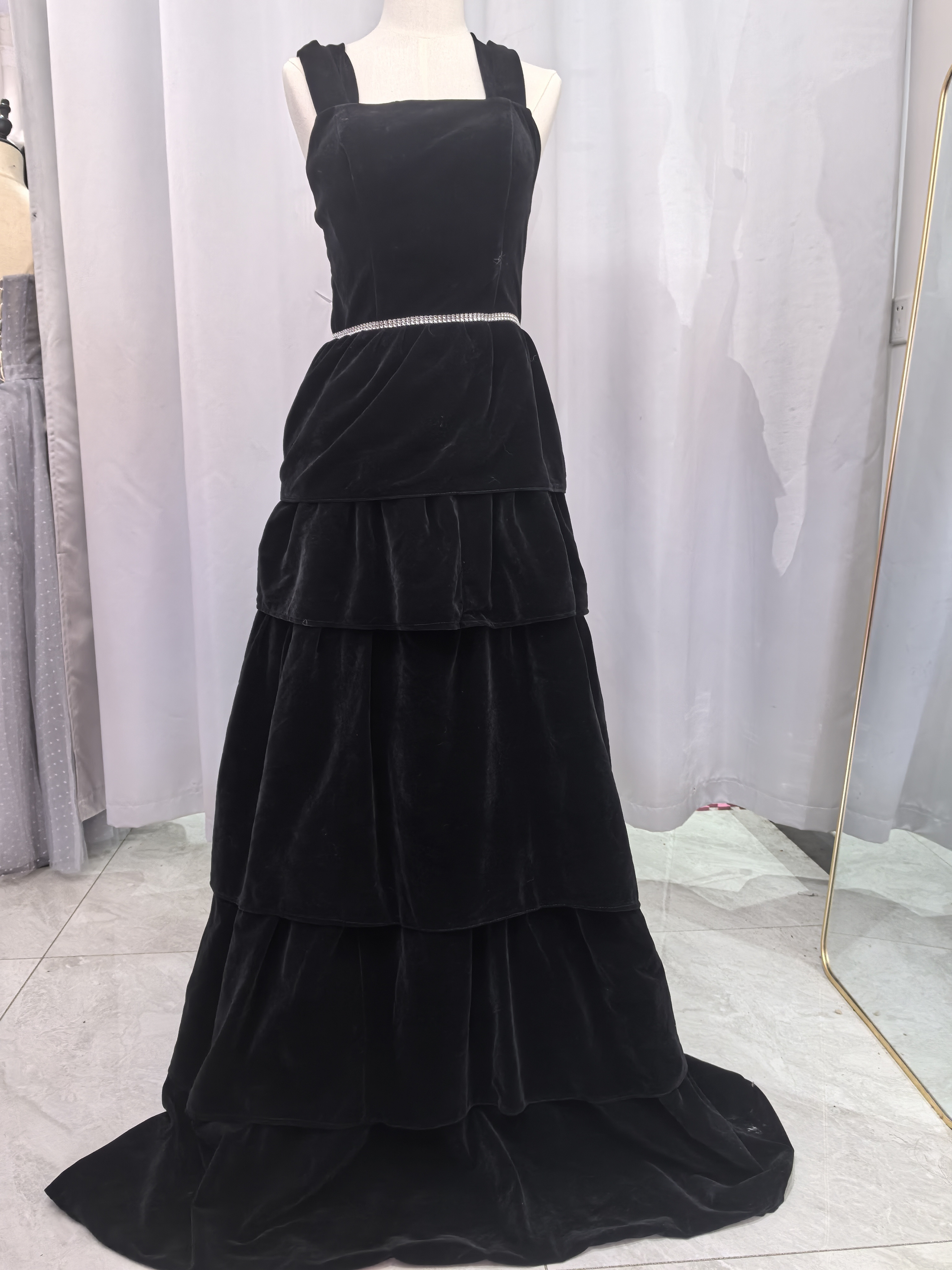 黒 高級ベロア 雅やか 多層重ねスカート カラードレスパーティードレ 音楽会 花嫁 演奏会 パーティーD55