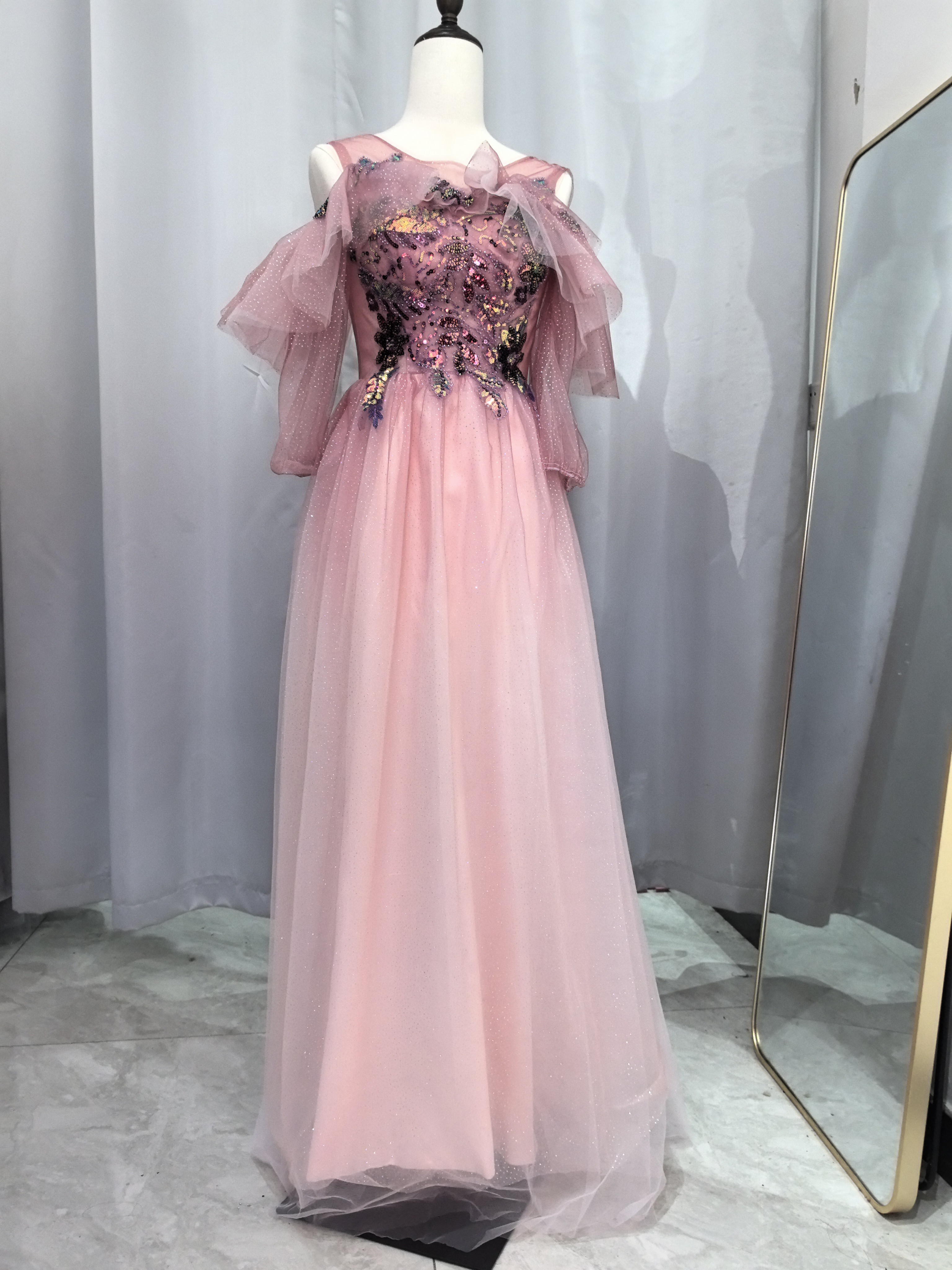 美品！ スパンコールカラードレス ふんわり袖ソフトチュール ンシアーな美しさ 結婚式演奏会 パーティー ピアノD56