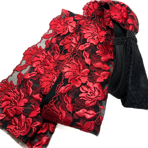 帯枕も使える帯揚げ付き三重紐 チュールレースが美しい 黒地に赤いバラ