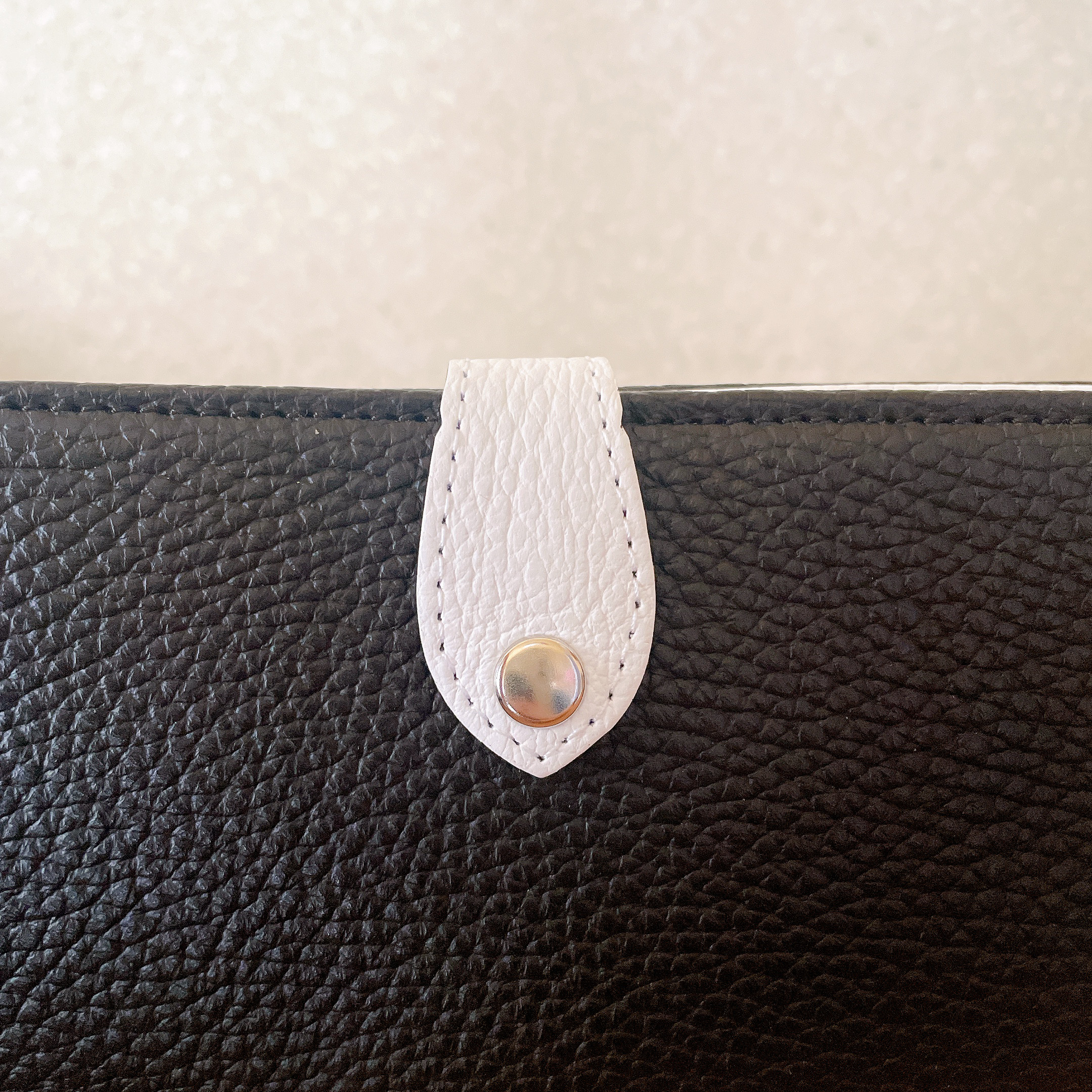 スマホも入るお財布ポシェット　球団カラーに背番号を入れて　毎日持てる大人の推し活