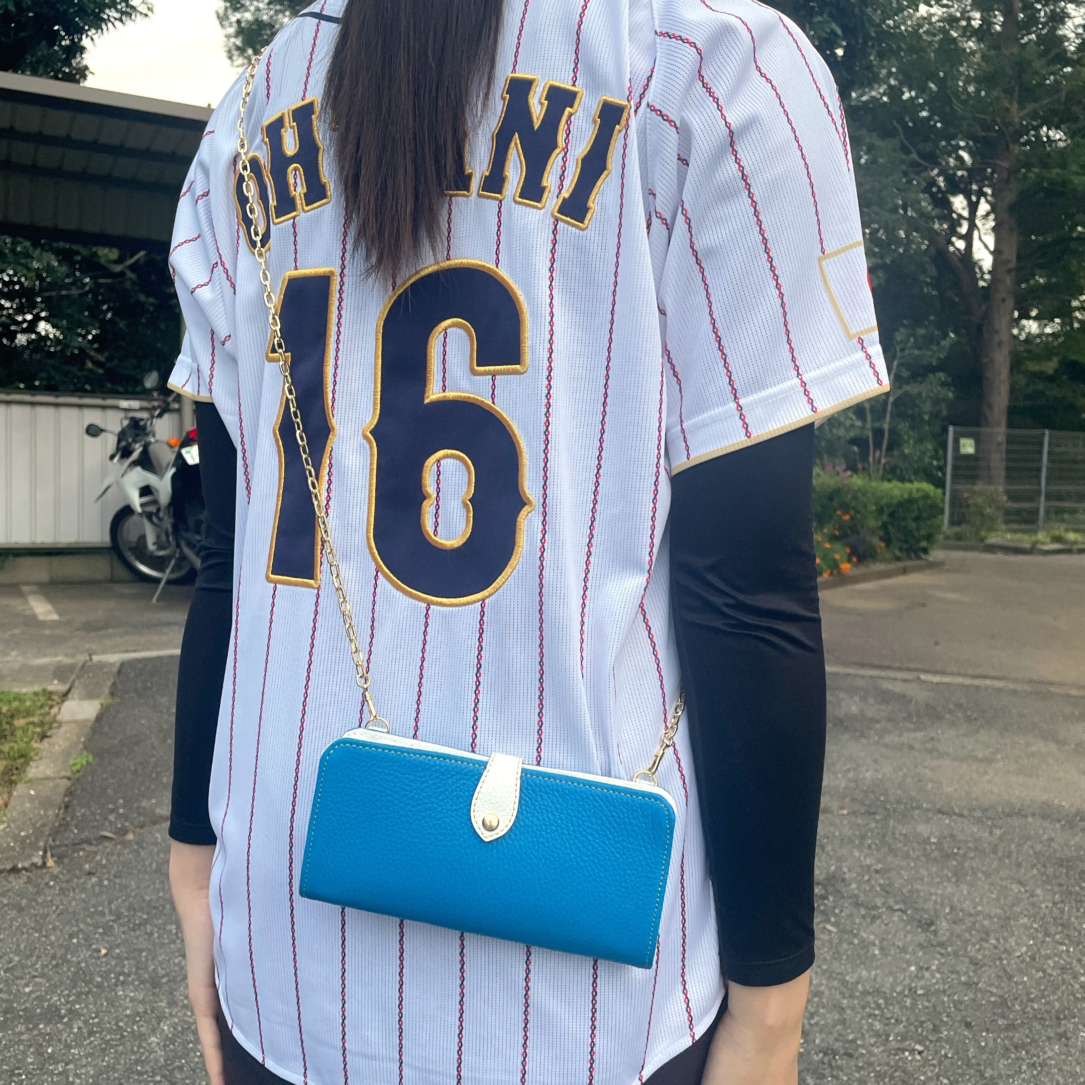 スマホも入るお財布ポシェット　球団カラーに背番号を入れて　毎日持てる大人の推し活