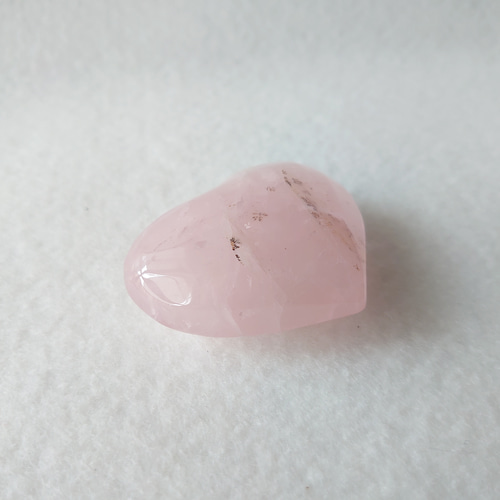 デンドリティッククォーツインローズクォーツ ハート 握り石 素敵な