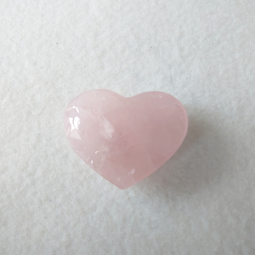 デンドリティッククォーツインローズクォーツ ハート 握り石 素敵な