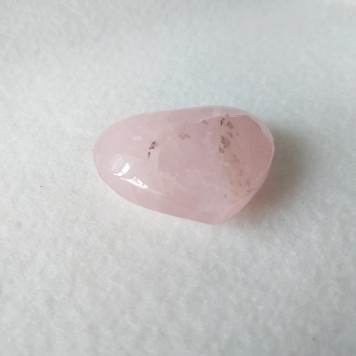 デンドリティッククォーツインローズクォーツ ハート 握り石 素敵な