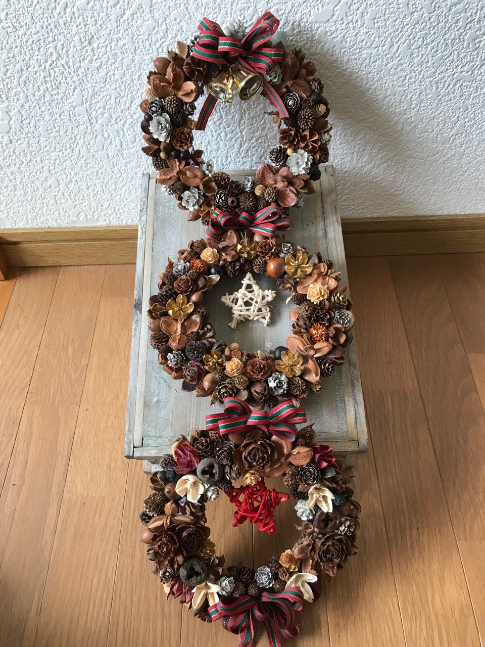 《X'mas》北欧の森の木の実とリボンの三連リース 53ｃｍ（再販x2＊残すところ1点のみ）