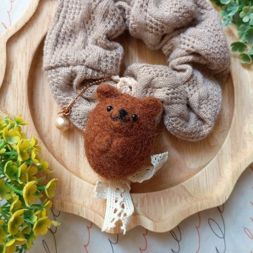 おだやかなクマさんと一緒 シュシュ 羊毛フェルト シュシュ asamame