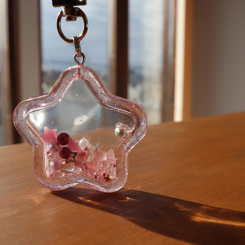 シャカシャカレジンキーホルダー 星型ピンク その他アクセサリー Chem