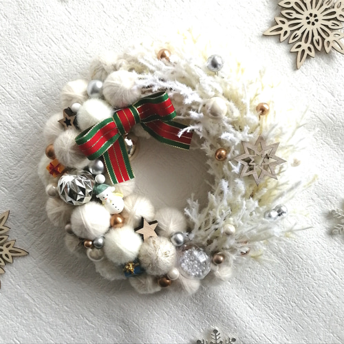 再販〜 雪で遊ぼう♡毛糸玉のホワイトクリスマスリース(Мサイズ