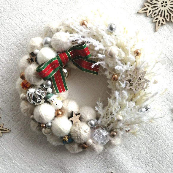 【新作】毛糸玉リース☆white gold winter 新作】毛糸玉リース☆white gold winter
