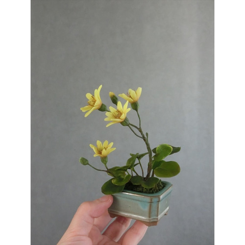 ✿【 粘土置物 】「渋いけど可愛い。手乗りサイズの和風花」石蕗