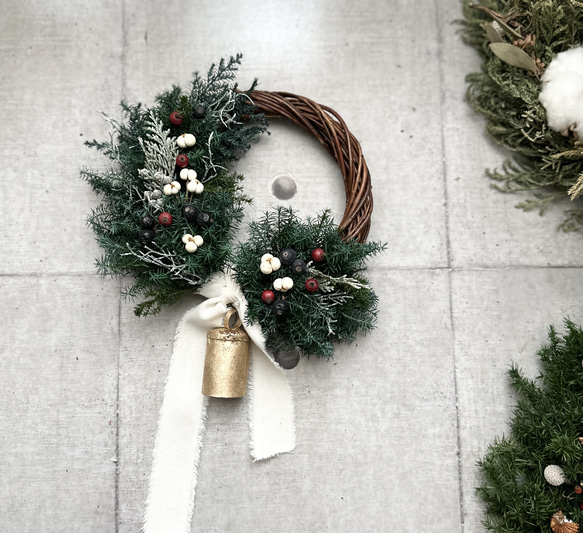 No6 ホワイトクリスマスリース ドライフラワーリース ベル付き 27×24