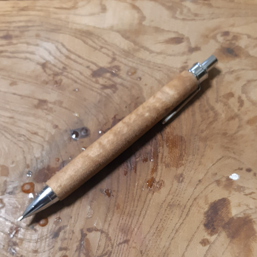 国産金具使用木軸シャーペン0.5㎜ 楓変り杢 蜜蝋クリーム仕上げ 国産金具使用木軸シャーペン0.5㎜ 楓変り杢 蜜蝋クリーム仕上げ