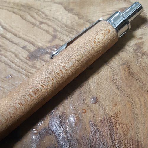 国産金具使用木軸シャーペン0.5㎜ 楓変り杢 蜜蝋クリーム仕上げ 国産金具使用木軸シャーペン0.5㎜ 楓変り杢 蜜蝋クリーム仕上げ