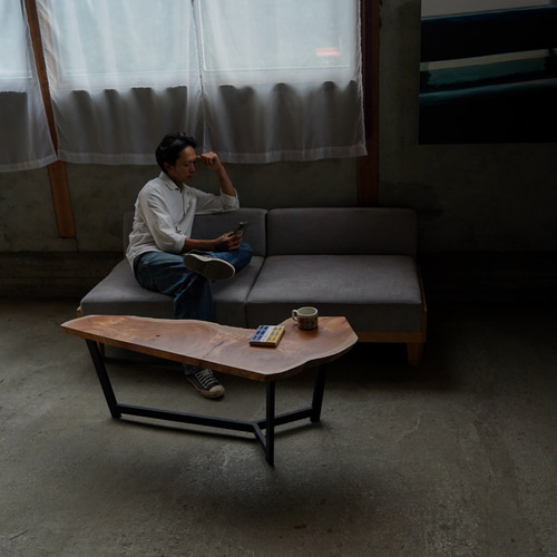 限定1台！　大きな欅輪切り一枚板　リビングテーブル 大きな欅輪切り1枚板 Living Table | RoomZ interior