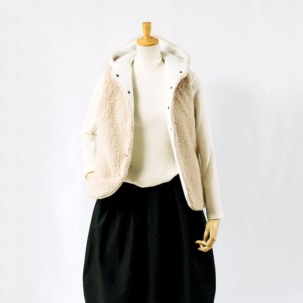 c_o_c_o_r_o 薄ベージュ『もこもこシープボア』ベスト　フードカラーベスト