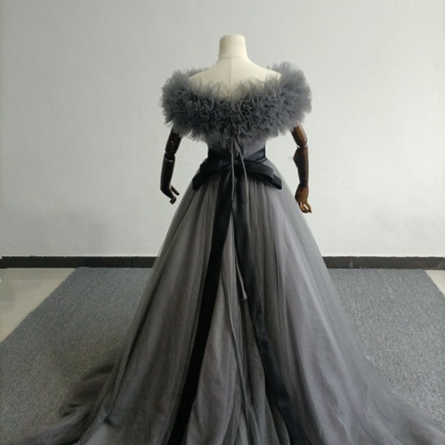 グレーカラードレス オフショルダーの2WAYドレス ロングトレーン