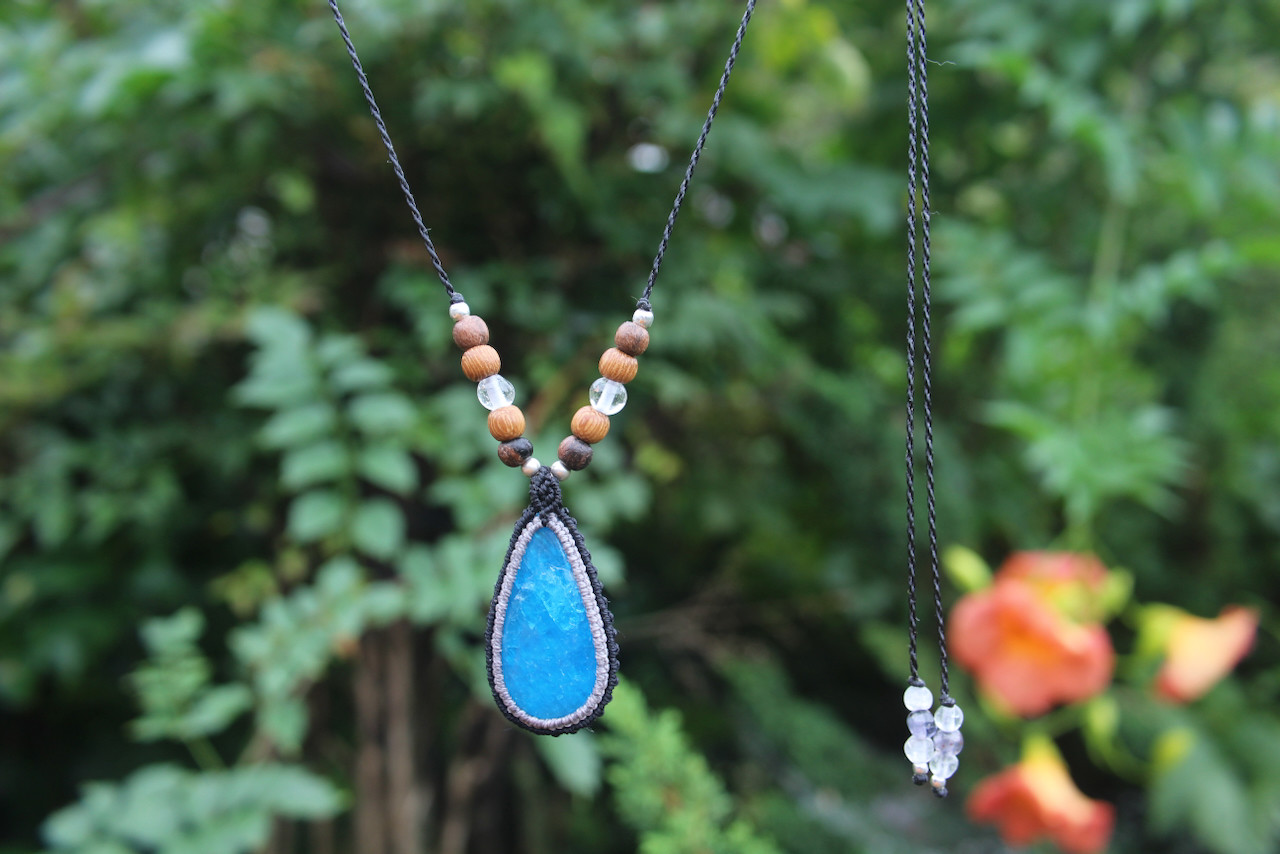 ブルーアパタイト　マイクロ　マクラメ　ウッドペンダント