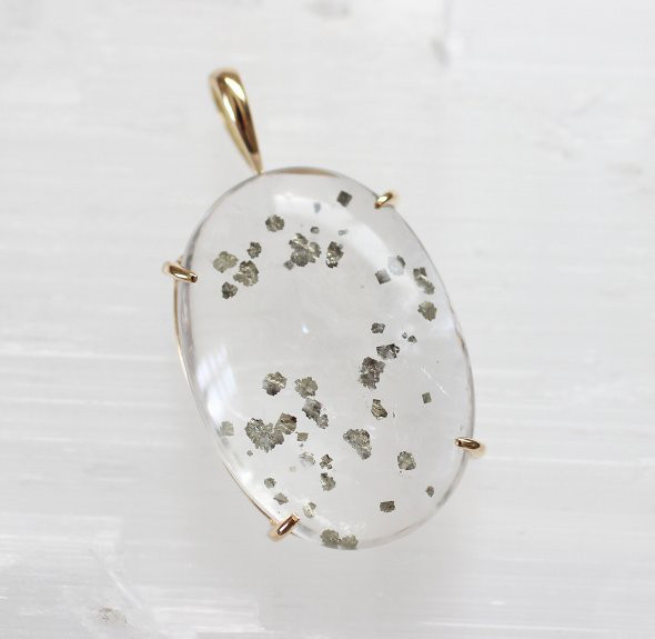 1点もの K18 マーカサイトインクォーツ ペンダントトップ（オーバル カボション）ネックレス