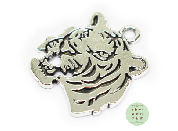 トラの顔の大きめチャーム（タイガー/アンティークシルバー）2個セット #C-0290 3枚目の画像