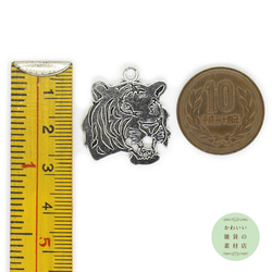 トラの顔の大きめチャーム（タイガー/アンティークシルバー）2個セット #C-0290 4枚目の画像