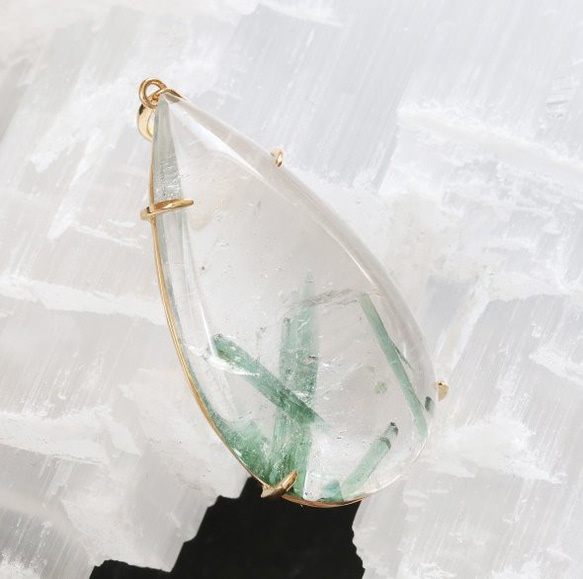 Ｋ１８ 天然水晶とトルマリンのペンダント K18 天然水晶とトルマリンのペンダント