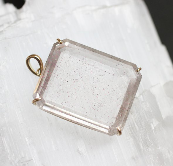 一点物！お狐様　天然ローズクォーツ×天然ダイヤモンド　ネックレストップ 一点物！お狐様 天然ローズクォーツ×天然ダイヤモンド