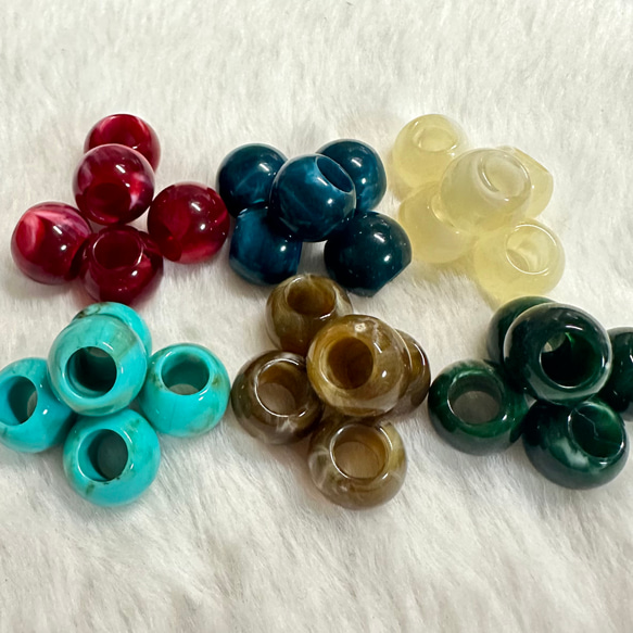 30個 天然石風 大穴 プラスチック ビーズ 1枚目の画像