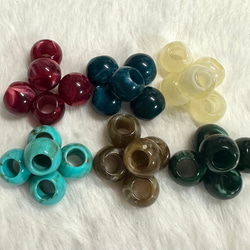 30個 天然石風 大穴 プラスチック ビーズ 2枚目の画像