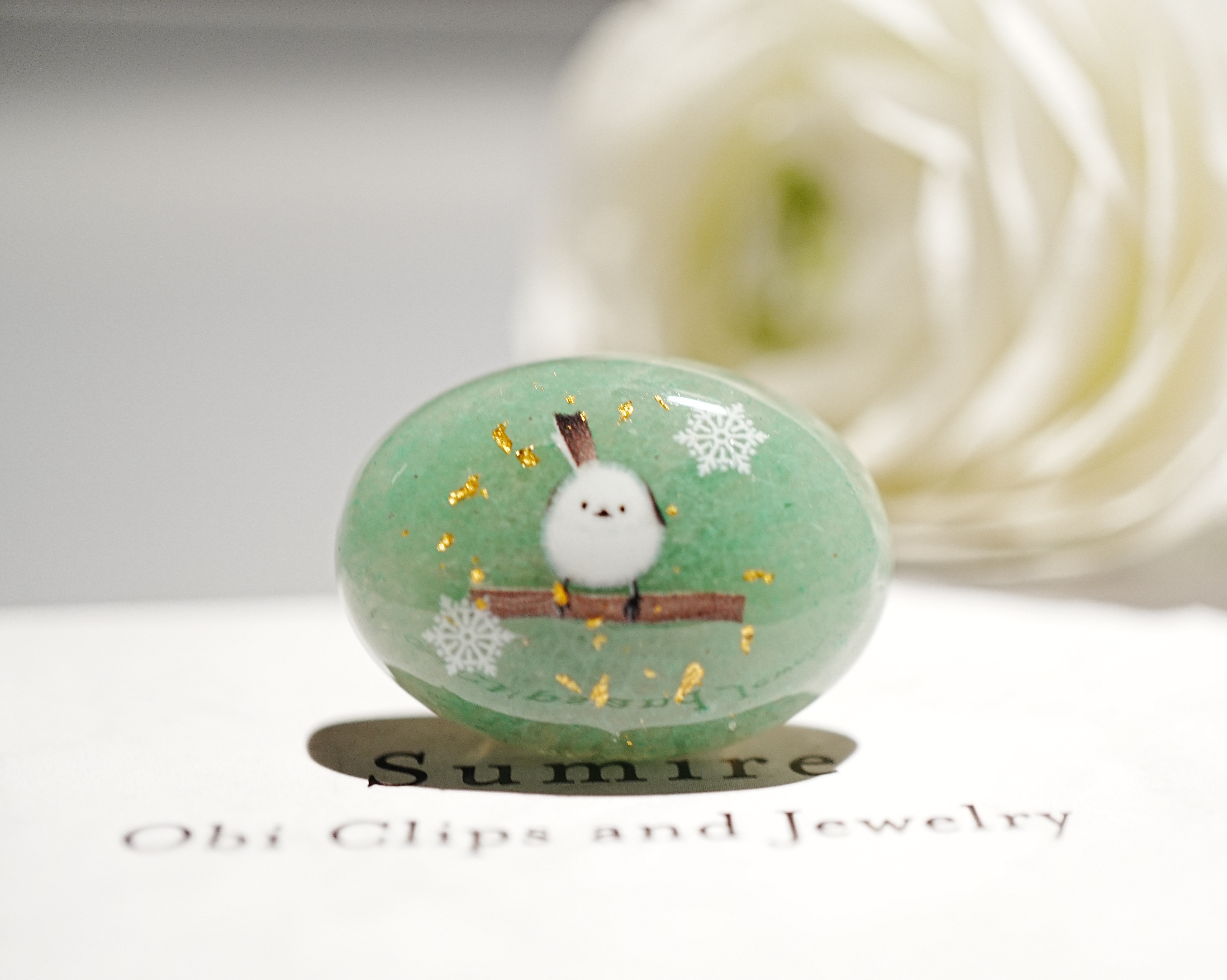 帯留め 天然石グリーンアベンチュリン シマエナガの帯留め　 金箔 24k  グリーン　ポニーフック ブローチ