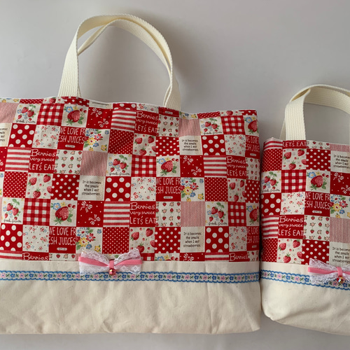 4⃣1⃣いちごパッチワーク柄の絵本袋 赤 入園準備 お稽古バック