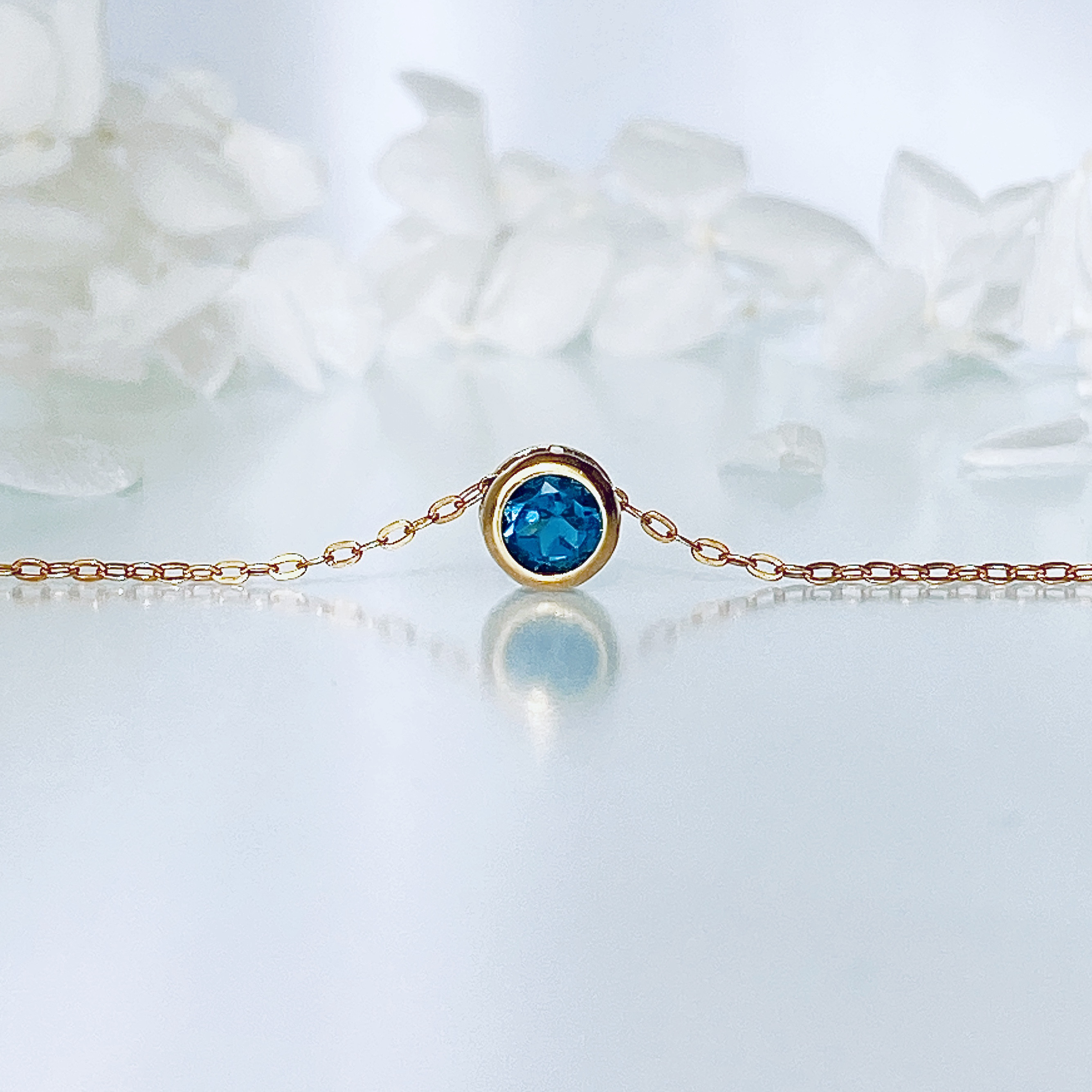 宝石質ロンドンブルートパーズAAA  11月誕生石  ベゼルネックレス