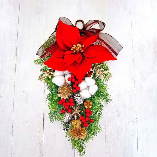 大きな赤いポインセチアと木の実のクリスマススワッグ/アーティ