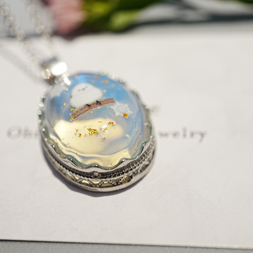 天然石オパールとシマエナガのペンダント 金箔 24k ネックレス