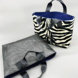 [特殊軽量素材]アシンメトリーファートート　ゼブラファー×ブラック　<裏地 ブルーバイオレット>　浅めM 10枚目の画像