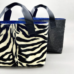 [特殊軽量素材]アシンメトリーファートート　ゼブラファー×ブラック　<裏地 ブルーバイオレット>　浅めM 1枚目の画像