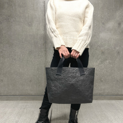 [特殊軽量素材]アシンメトリーファートート　ゼブラファー×ブラック　<裏地 ブルーバイオレット>　浅めM 17枚目の画像