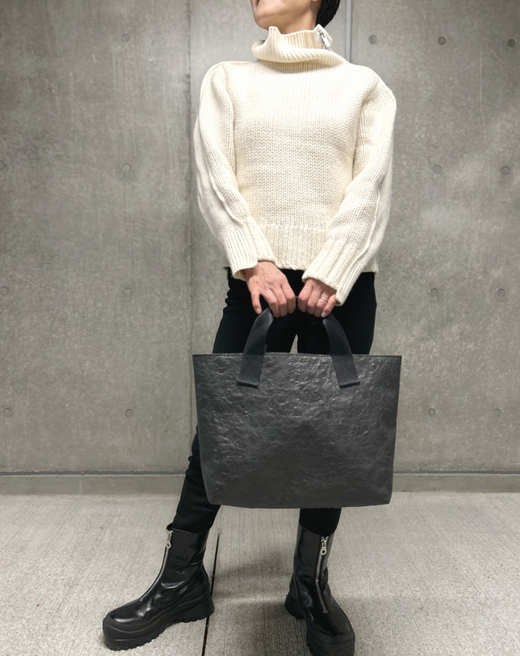 [特殊軽量素材]アシンメトリーファートート　ゼブラファー×ブラック　<裏地 ブルーバイオレット>　浅めM 17枚目の画像