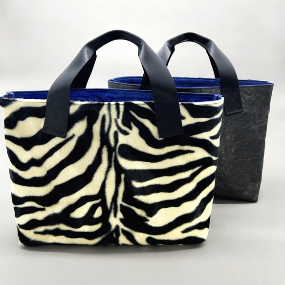 [特殊軽量素材]アシンメトリーファートート　ゼブラファー×ブラック　<裏地 ブルーバイオレット>　浅めM 8枚目の画像