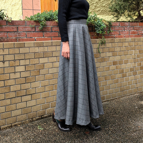 チェック千鳥格子ロングフレアースカート ロングスカート（マキシ丈