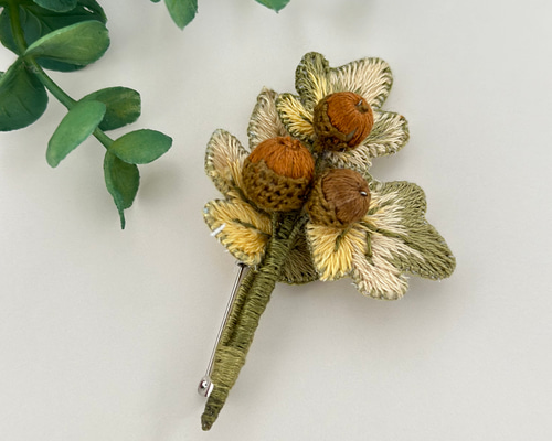 【専用】ハンドメイド　刺繍ブローチ 82e6d045918cddb3988e1d8bda472c