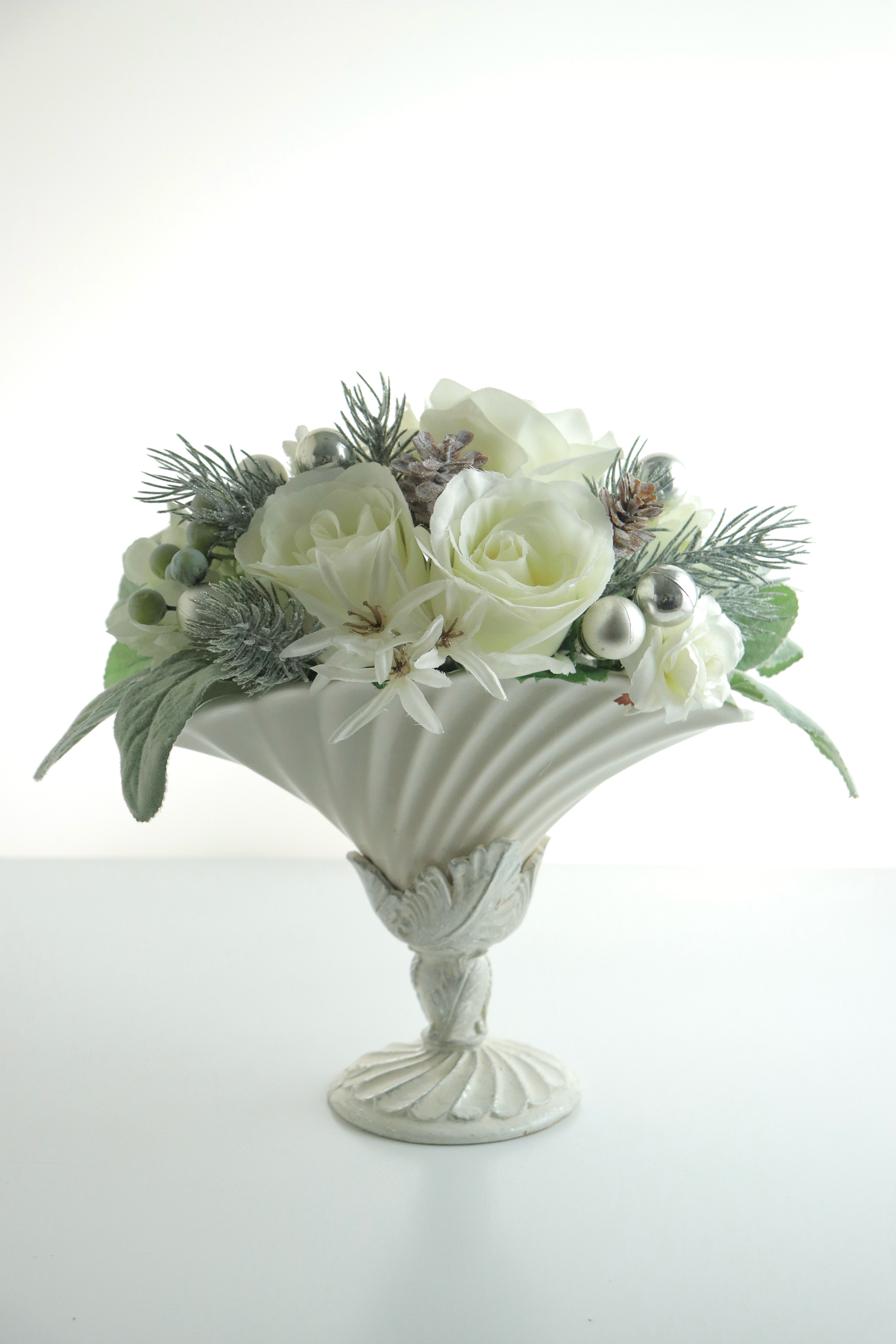 ホワイトクリスマス⭐︎ワンランクアップ　高級花器　造花　ギフト　プレゼント