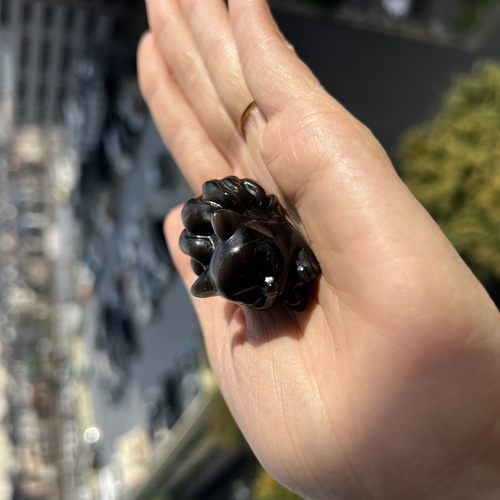 シルバー オブシディアン 九尾 高品質 手彫り シルバーオブシディアン九尾の狐 彫刻置物 その他置物 Kaya