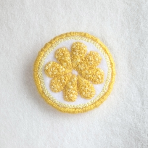 オレンジ ブローチ 刺繍 刺しゅう 柑橘フルーツ 果物 輪切り