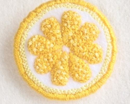 M.K.R.K⭐︎ レモン オレンジ ビーズ 刺繍 ブローチ ハンドメイド M.K.R.K⭐︎様専用 レモン オレンジ ビーズ 刺繍 ブローチ