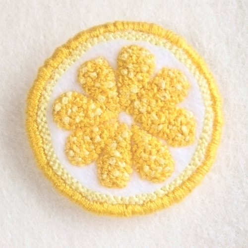 オレンジ ブローチ 刺繍 刺しゅう 柑橘フルーツ 果物 輪切り スライス