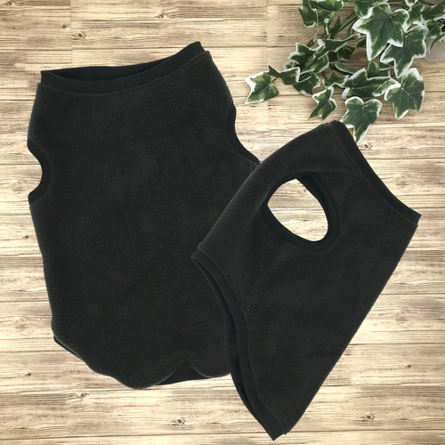 フリース 名入れ 無地 タンクトップ 犬服 ペット服 冬 黒 シンプル